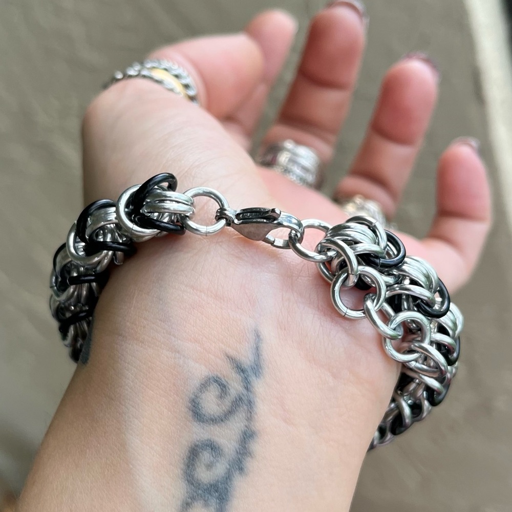Men or women Handmade maille bracelet wolf head viking celt goth black & silver - Picture 14 of 16